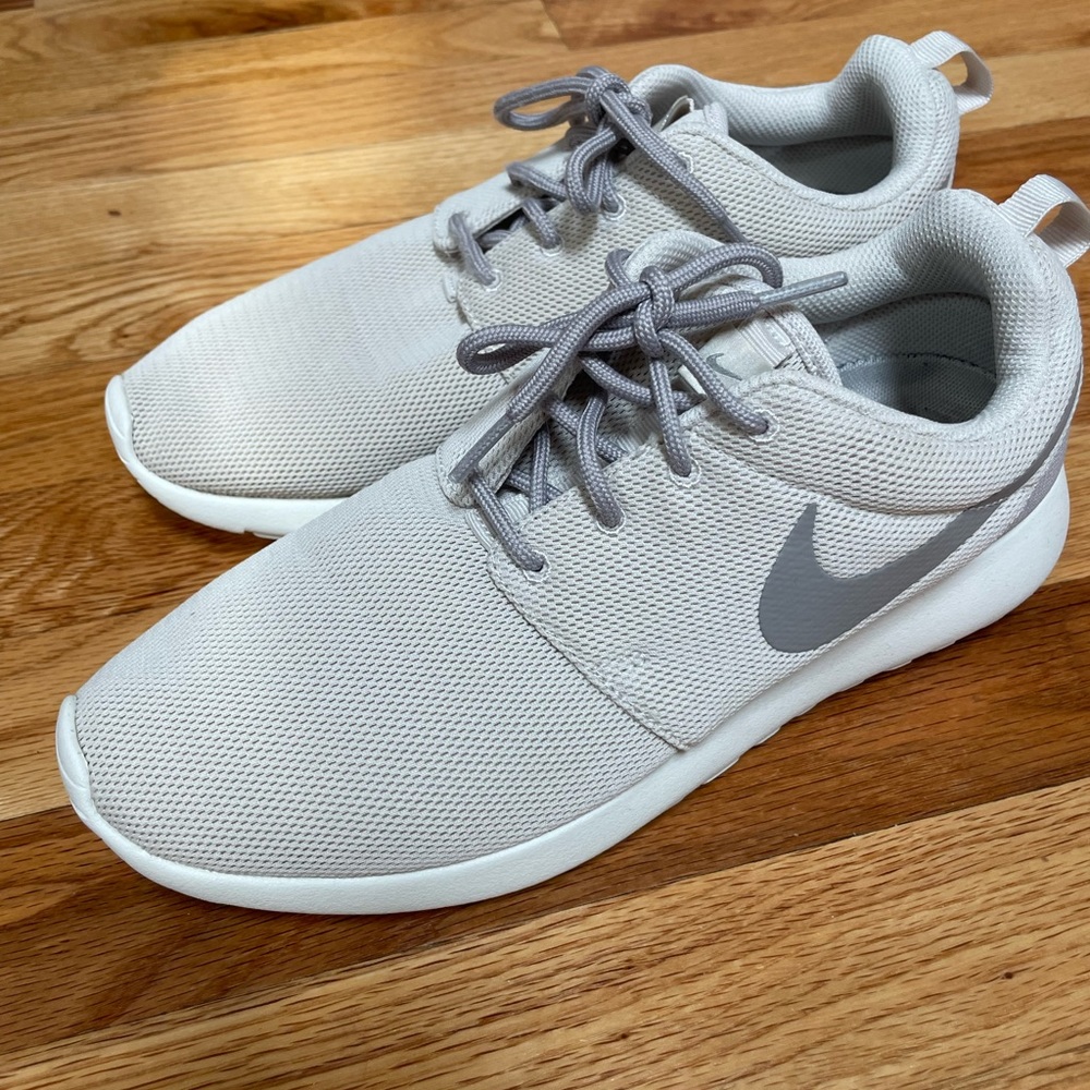 Nike Roshe One women’s 8.5